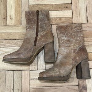 Tan brown square toe 70s chunky platform boots